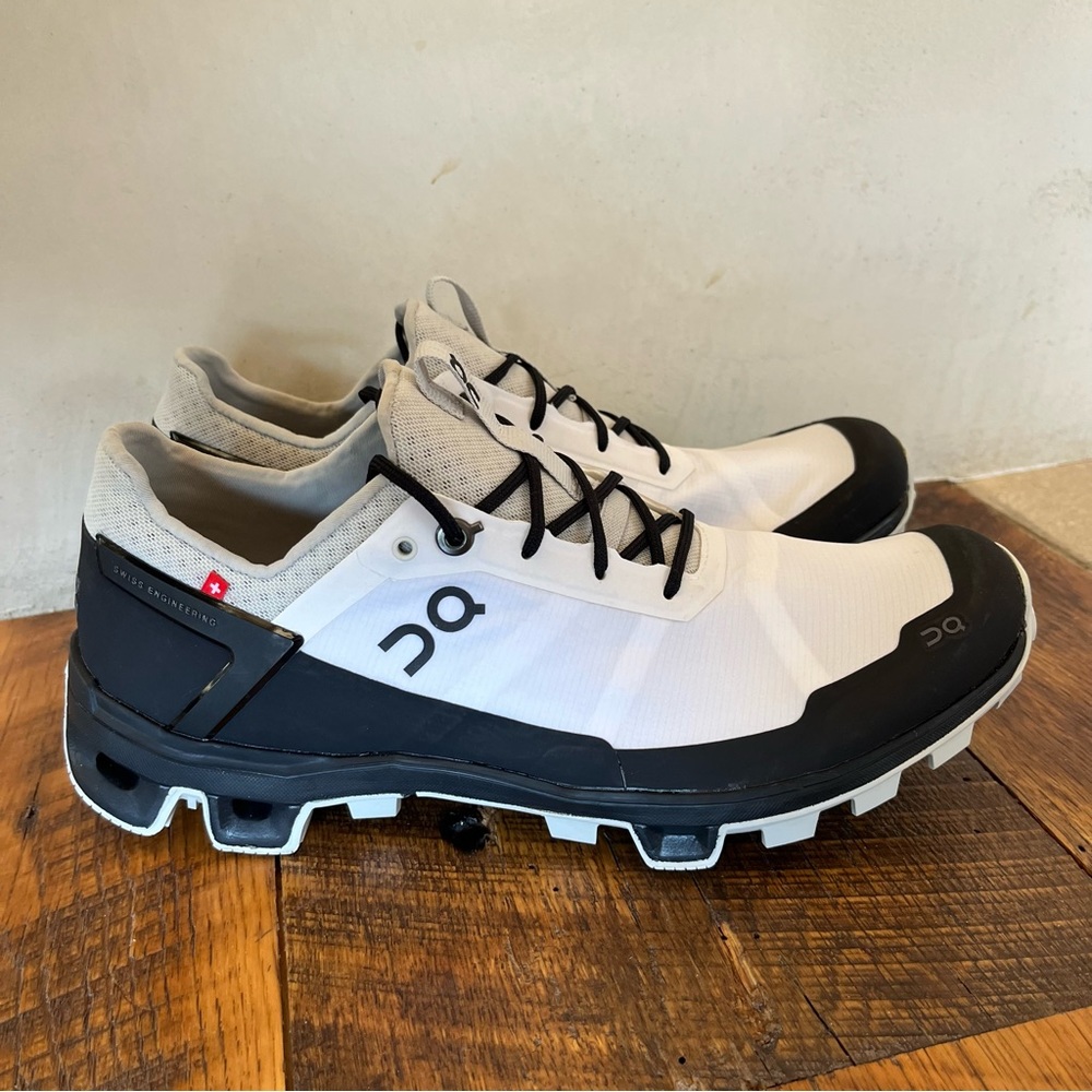 Great Condition Womens On Running Cloudventure Peak Shoes Size 9